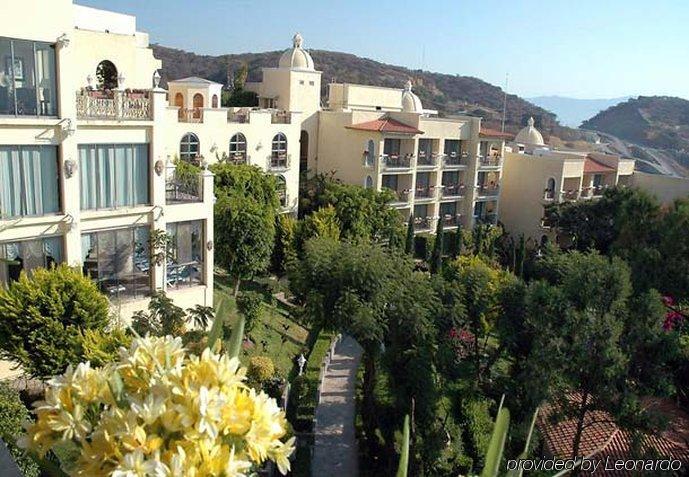 Fiesta Americana Hacienda Истапан де ла Сал Екстериор снимка Residential buildings in Glyfáda