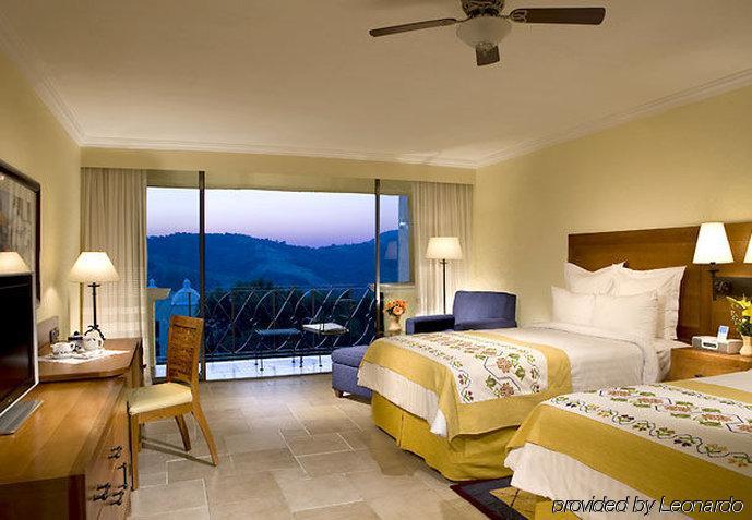 Fiesta Americana Hacienda Истапан де ла Сал Екстериор снимка A guest room at the Hilton Los Cabos