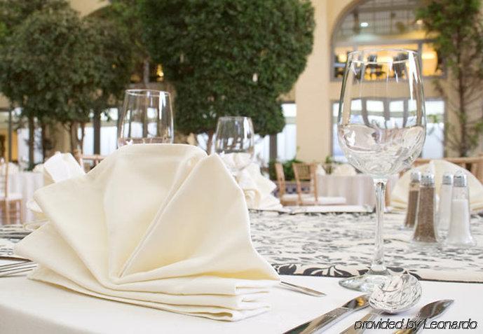 Fiesta Americana Hacienda Истапан де ла Сал Екстериор снимка A table set for fine dining