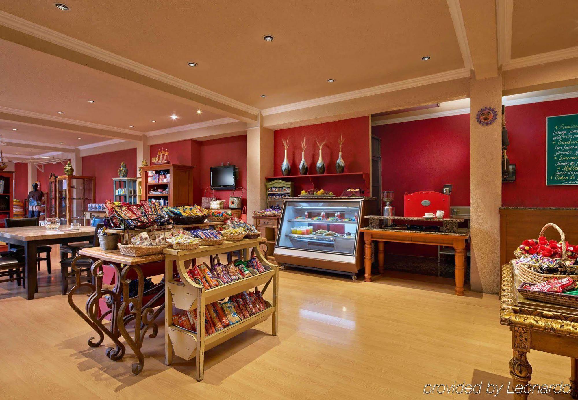 Fiesta Americana Hacienda Истапан де ла Сал Екстериор снимка The lobby of the hotel