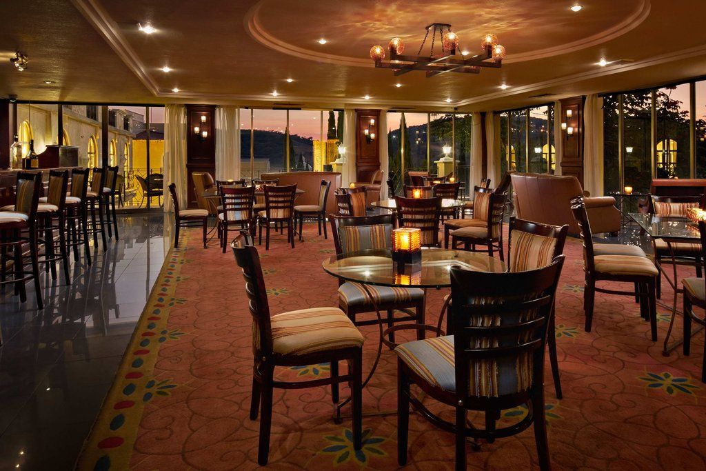 Fiesta Americana Hacienda Истапан де ла Сал Екстериор снимка The lobby lounge at the Sheraton Club