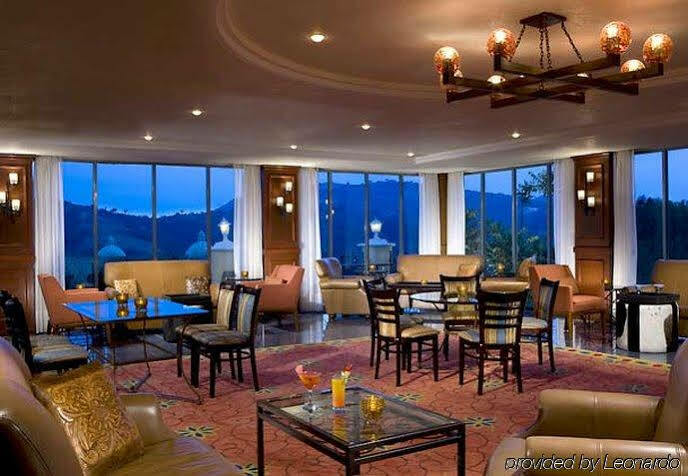 Fiesta Americana Hacienda Истапан де ла Сал Екстериор снимка The lounge at the hotel